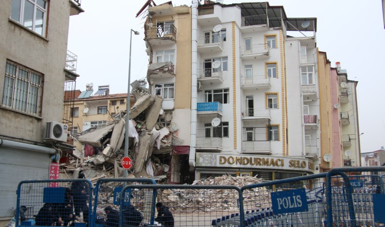 Deprem bölgesinde yarı yıl tatili uzatıldı