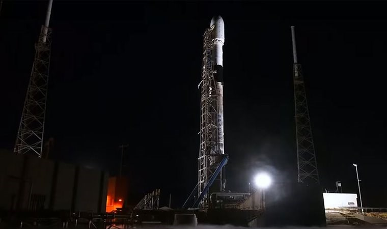 SpaceX yörüngeye 60 internet uydusu gönderdi