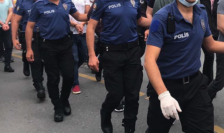 İzmir'de FETÖ'nün hücre evlerine operasyon: 23 gözaltı