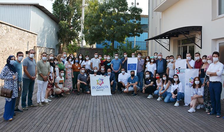 Gençlik derneklerinin temsilcileri İzmir’de buluştu