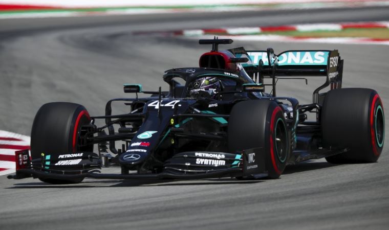 Hamilton Formula 1 Eifel'i kazandı, Schumacher'e yetişti!