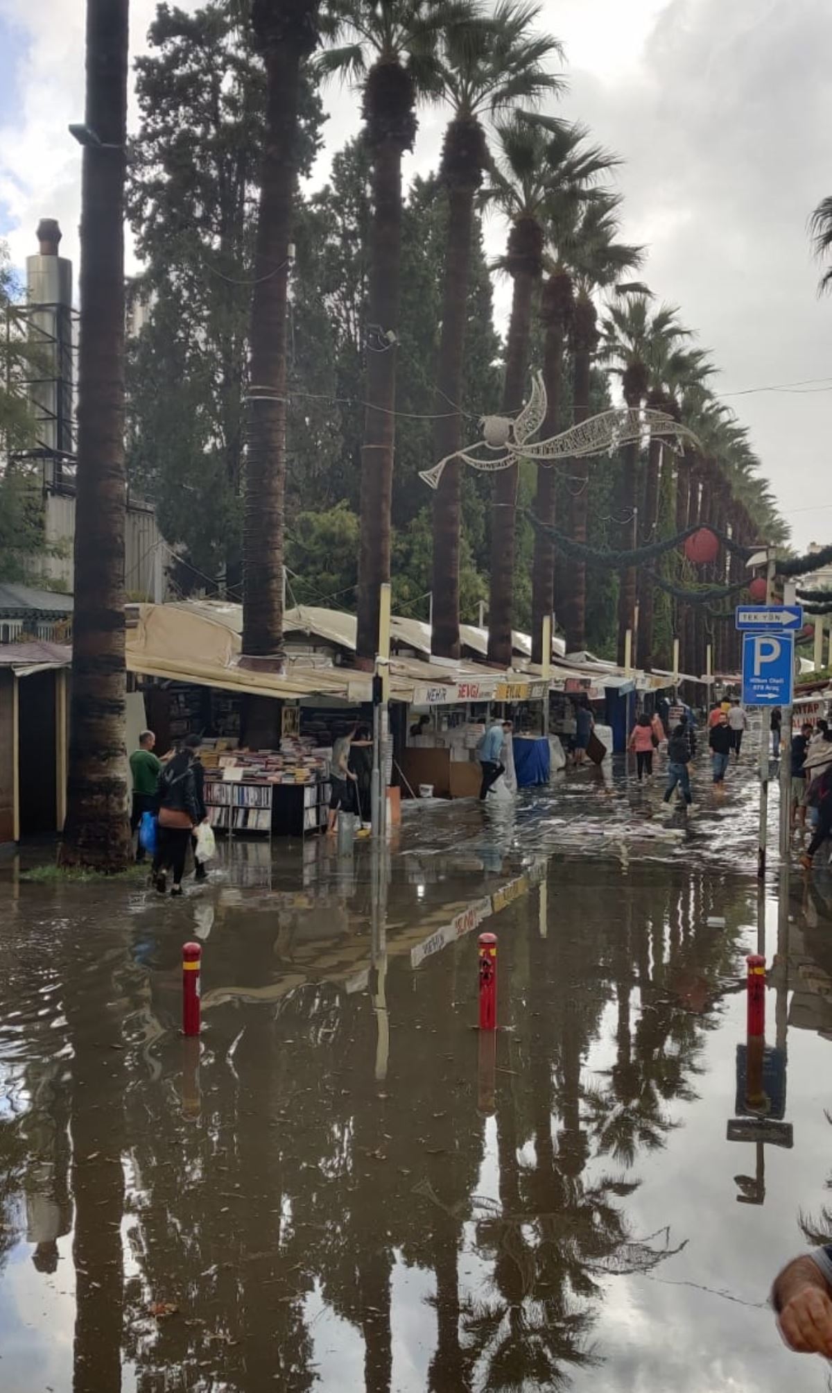 İzmir'de sağanak etkili oldu