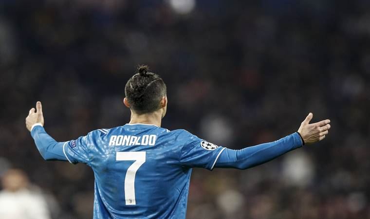 Cristiano Ronaldo ambulans uçakla Torino'ya gitti