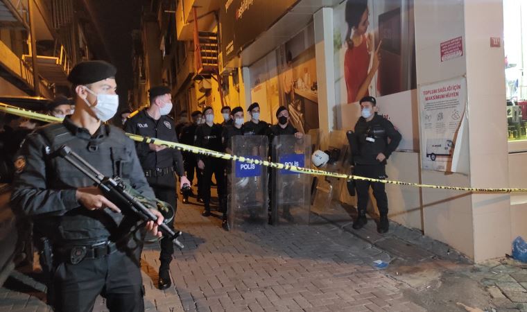 Zeytinburnu'nda polis kavgaya müdahale ederken arbede yaşandı: 1 ölü, 1 yaralı