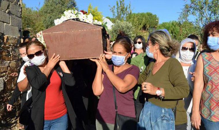 Suat Aksoy isimli erkek tarafından katledilen Hatice Tusu, kadınların omuzunda son yolculuğuna uğurlandı