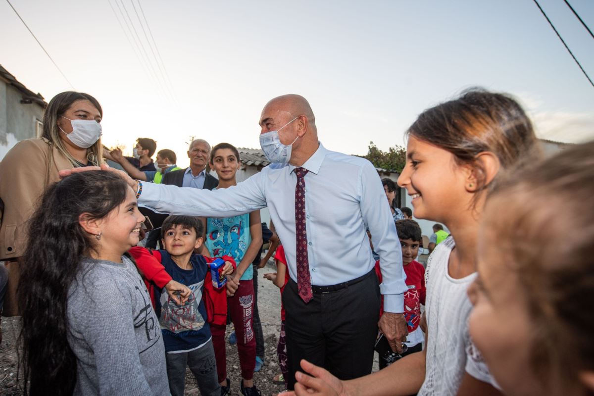 Başkan Soyer acil çözüm ekipleriyle sahada