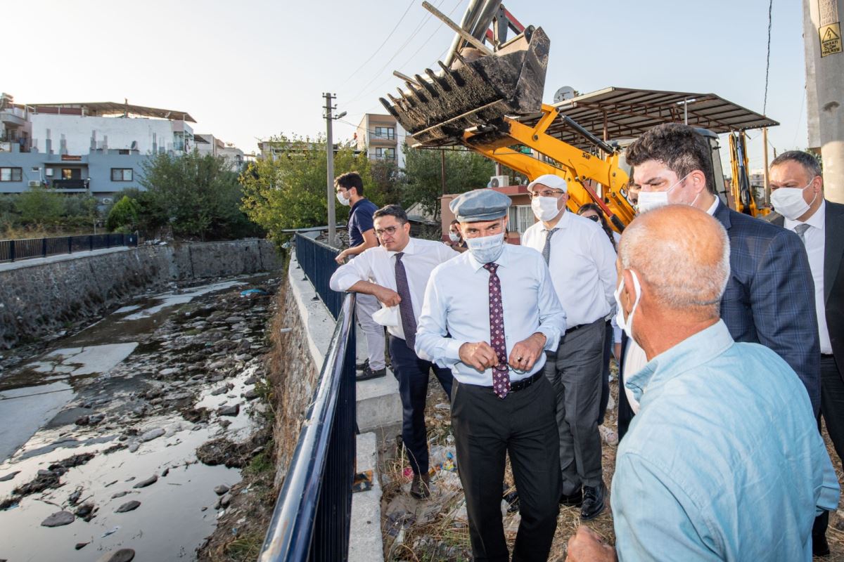 Başkan Soyer acil çözüm ekipleriyle sahada