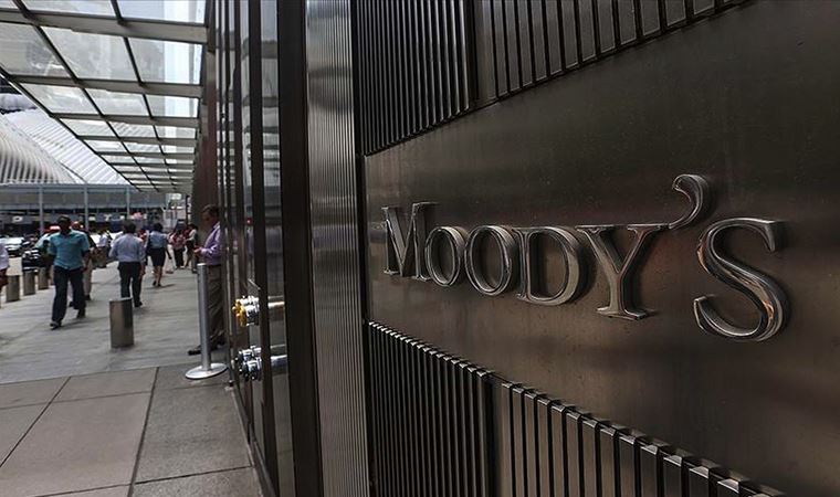 Moody's İngiltere'nin kredi notunu düşürdü