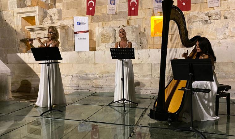 'Trio Patara Grubu' ilk konserini Patara'daki meclis binasında verdi