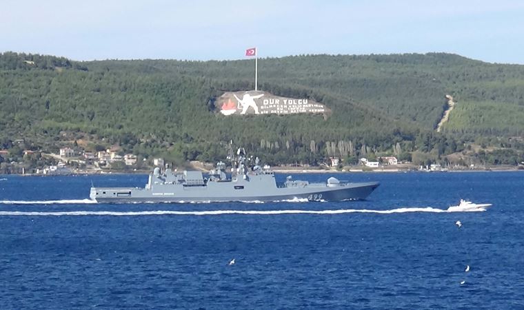 'Admiral Makarov', Çanakkale Boğazı'ndan geçti