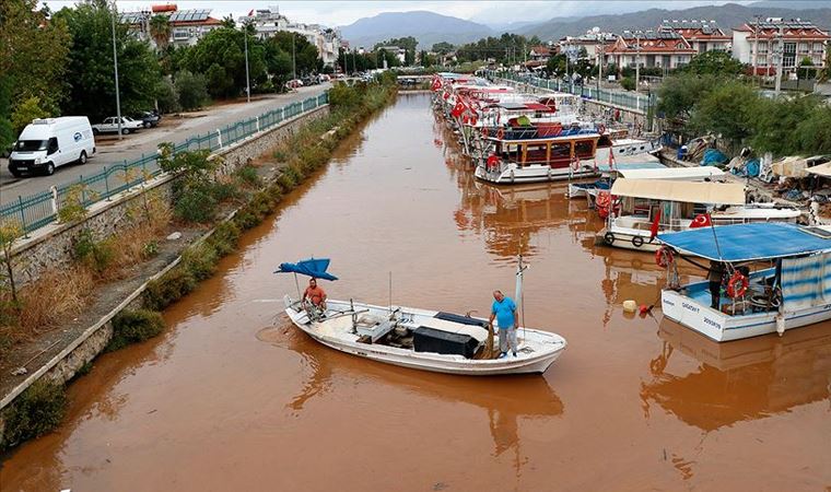 Fethiye'de yağış sonrası denizin rengi değişti