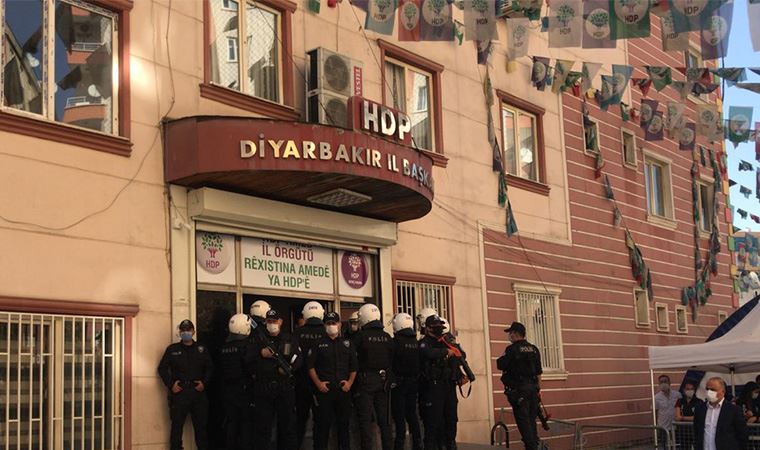 HDP Diyarbakır il ve ilçe binalarına operasyon