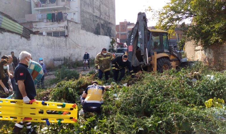 Uyuyakalan adamı fark etmediler, üzerine kepçeyle toprak attılar