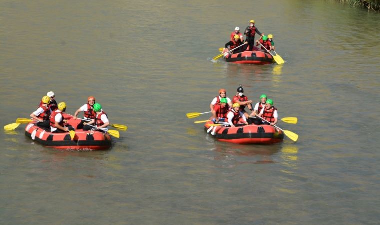 Hakkari’de rafting heyecanı