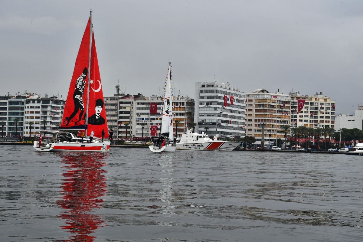 İzmir Körfezi’nden Cumhuriyet selamı