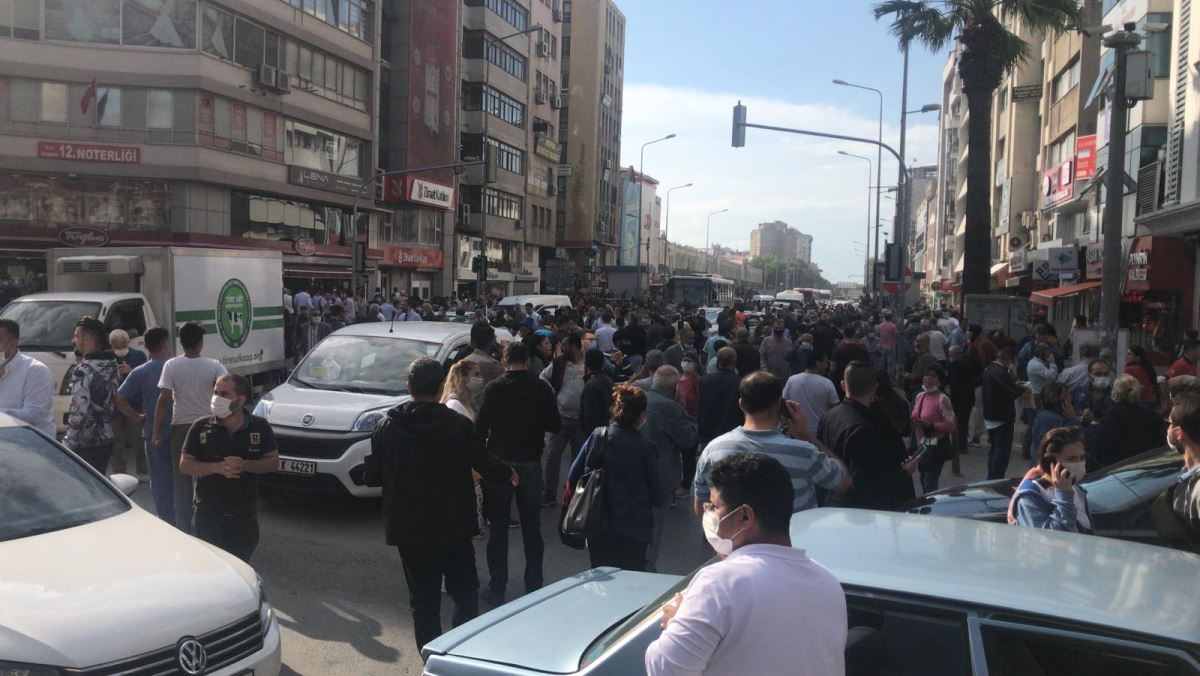 İzmir'de 6,6 büyüklüğünde deprem! Bölgeden fotoğraflar