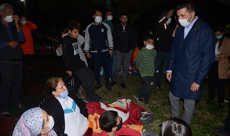 Kuşadası'nda depremde 35 kişi yaralandı, 100 binada hasar oluştu