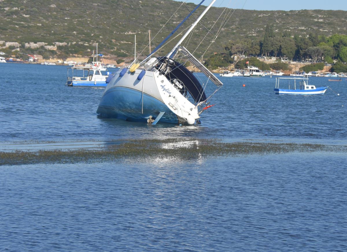 Seferihisar’da deniz çekildi