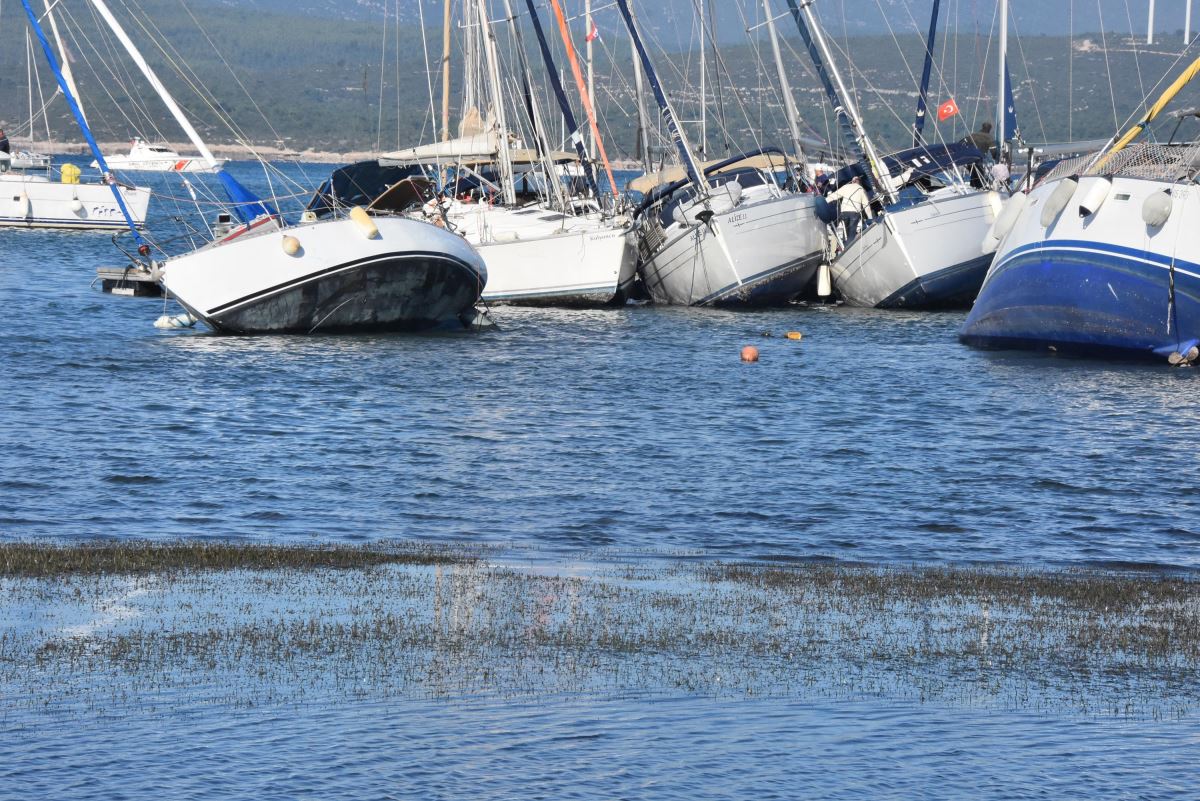 Seferihisar’da deniz çekildi