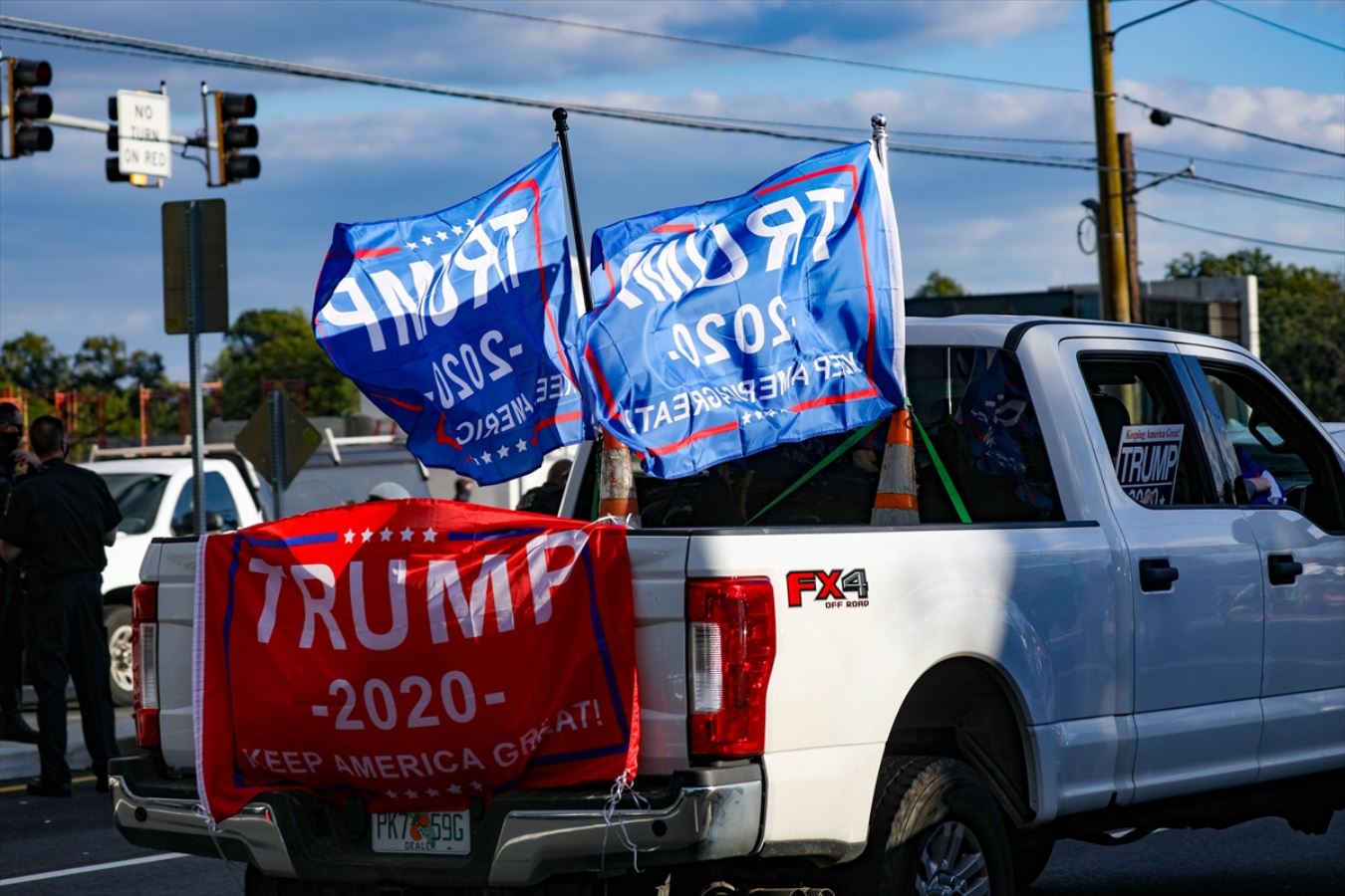 Trump'a hastane önünde destek