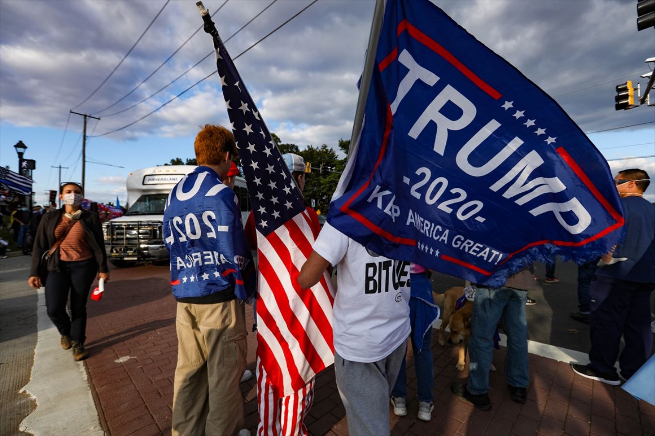 Trump'a hastane önünde destek