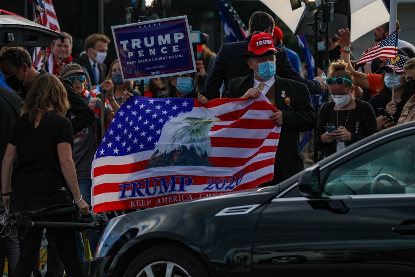 Trump'a hastane önünde destek