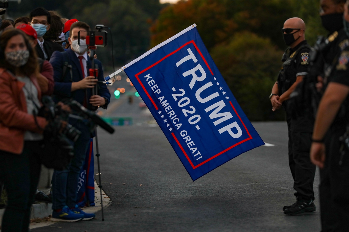 Trump'a hastane önünde destek