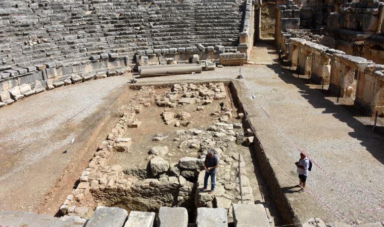 Myra- Andriake kazılarında 'yılın bulgusu' niteliğinde heykelcikler ortaya çıkarıldı