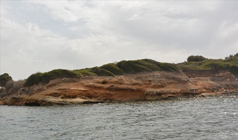 Didim'de deniz altında 5 bin yıllık olduğu değerlendirilen liman kalıntıları bulundu