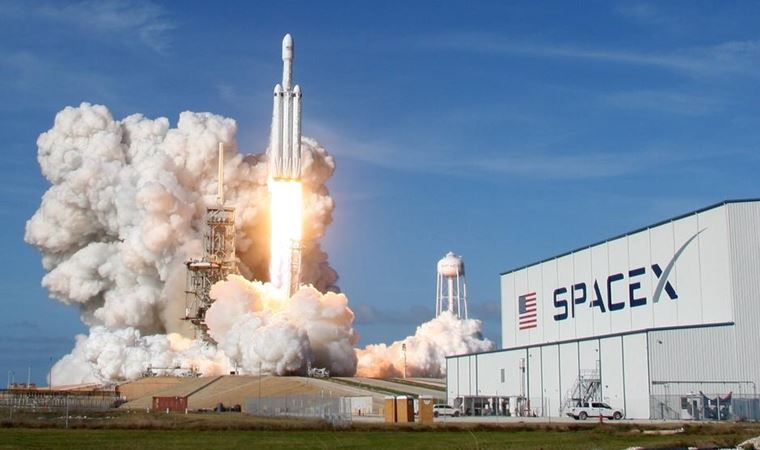 SpaceX, füze takip uydusu üretmeye hazırlanıyor