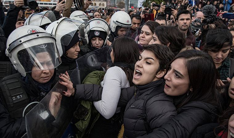 ‘Las Tesis performansına bir tek Türkiye’de polis saldırısı oldu ve dava açıldı’