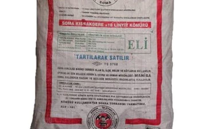 Belediyenin verdiği kömürleri satışa çıkardı