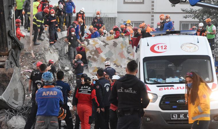 İzmir’de yakınlarını kaybeden yurttaşlara belediyede istihdam kararı