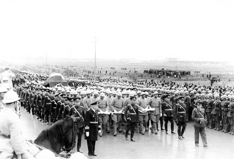 Büyük Önder Atatürk'ün cenaze töreninden birçoğu ilk kez gün yüzüne çıkan kareler...