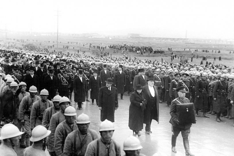 Büyük Önder Atatürk'ün cenaze töreninden birçoğu ilk kez gün yüzüne çıkan kareler...