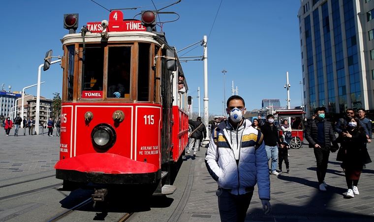 Her 10 kişiden 4'ü gün boyu aynı maskeyi kullanıyor