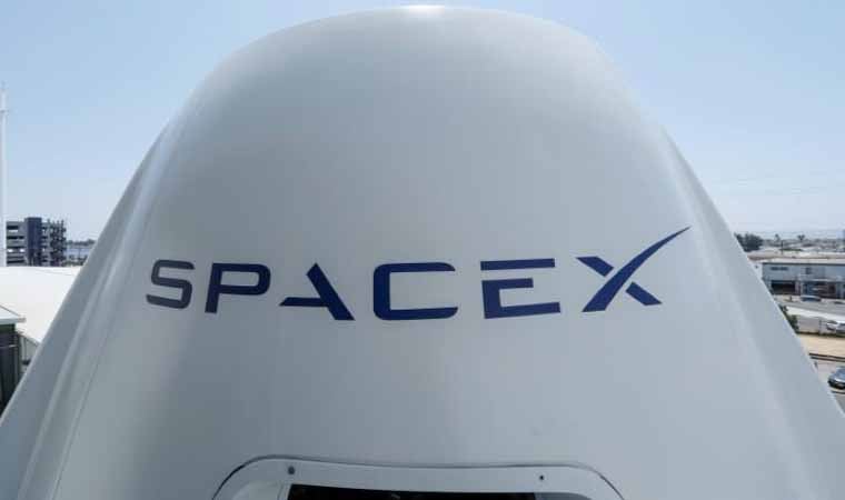 SpaceX’in insanlı uzay görevi ertelendi