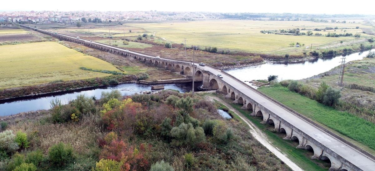 Çatlaklar oluşan tarihi Uzunköprü için koruma talebi