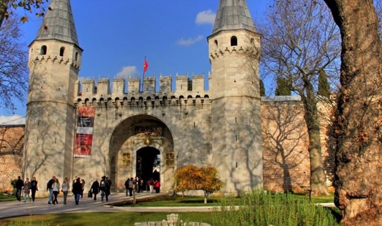 Topkapı Sarayı’nda katliam: Ağaçlar kesildi, askeri okul binası yıkıldı