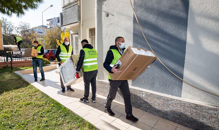 Depremzedelere beyaz eşya desteği sürüyor