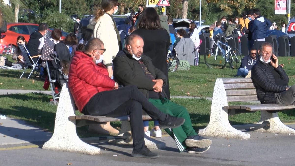 Caddebostan Sahili'ndeki kalabalık havadan görüntülendi