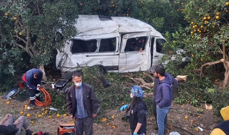 Hatay'da tarım işçilerini taşıyan minibüs devrildi: 9 yaralı