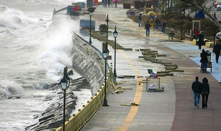 Kandilli Rasathanesi’nden 'tsunami' açıklaması: Araştırmalarımız Karadeniz’de, Ege’de, Akdeniz’de tsunami olabileceğini gösteriyor