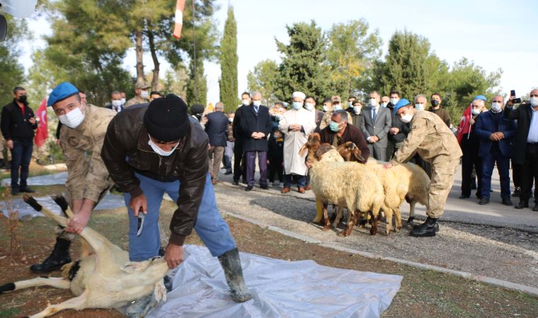 241 komando, kurban kesilerek Suriye’ye uğurlandı