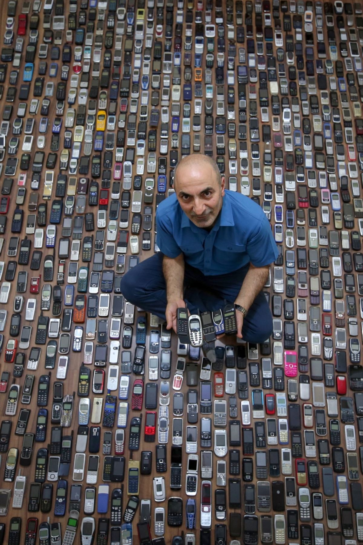 Bin cep telefonuyla koleksiyon oluşturdu