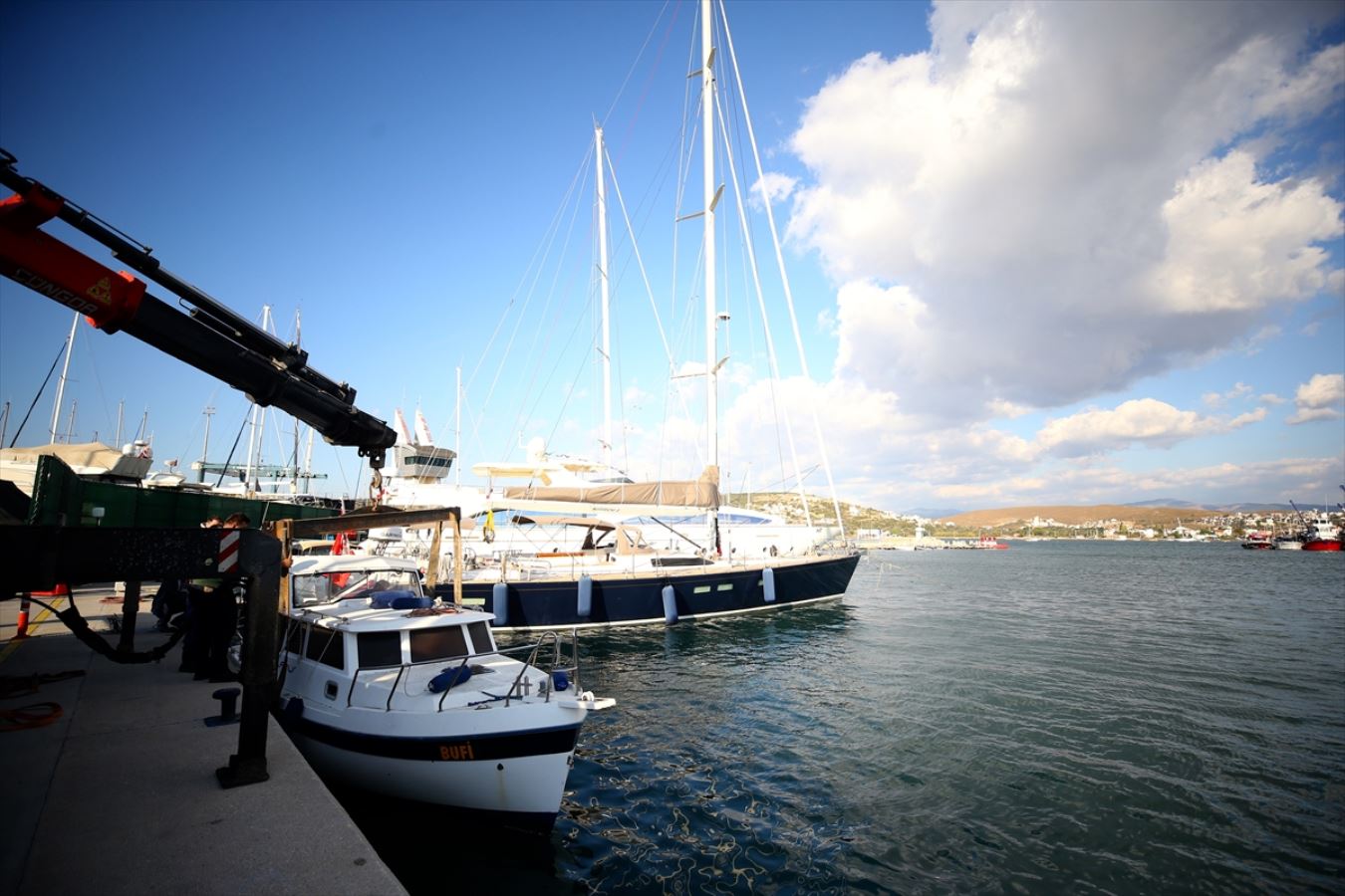 İzmir'deki depremin neden olduğu deniz altındaki enkaz da kaldırılıyor