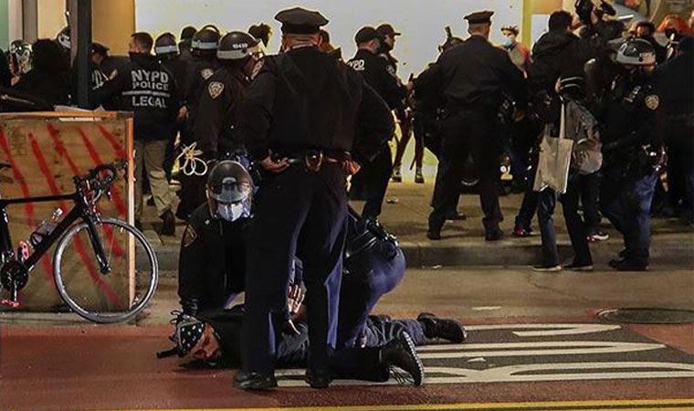 ABD'de halk seçimlerdeki belirsizliği protesto etti: Gözaltılar var