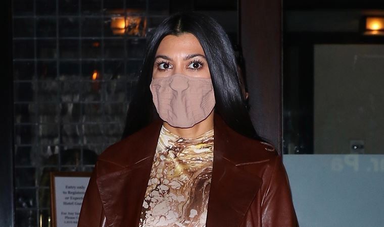 Kardashian’ın maske paylaşımına uzmanlardan tepki: 'İddiasını destekleyecek hiçbir kanıt yok'