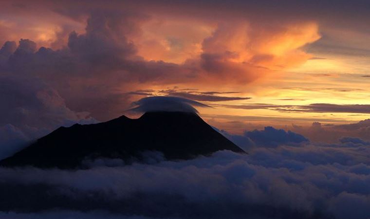 Merapi Yanardağı için alarm seviyesi yükseltildi