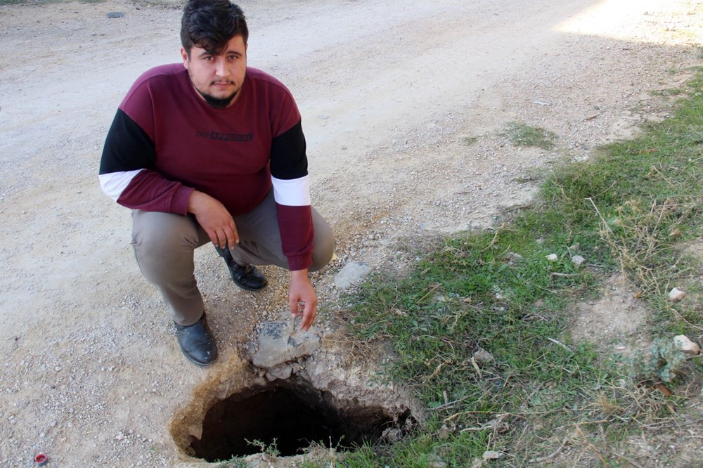 Fay hattı boyunca oluştu, derinliği 6 metreyi buluyor